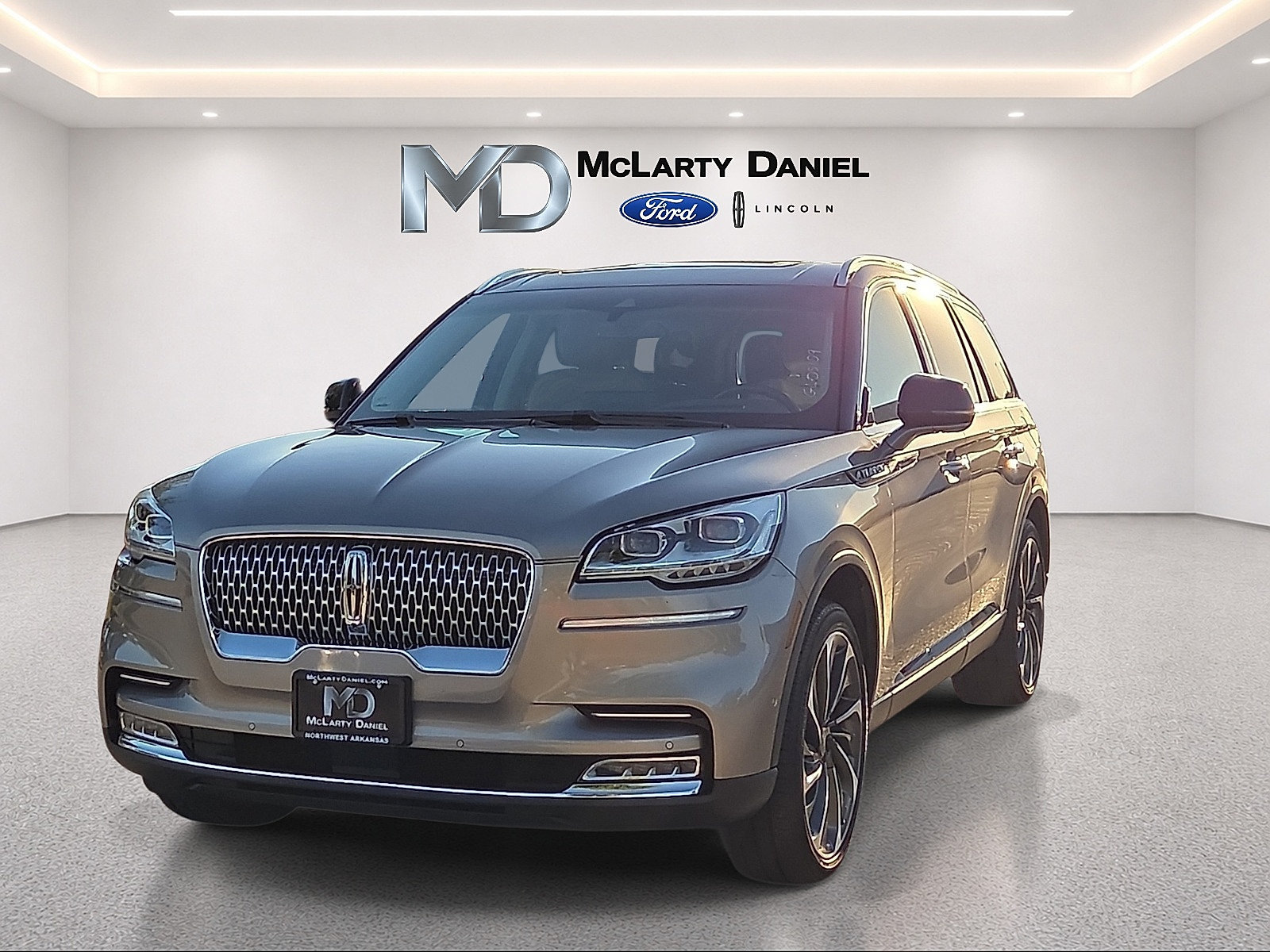 Used 2021 Lincoln Aviator Reserve w/ Equipment Group 202A AWD/4WD image 2