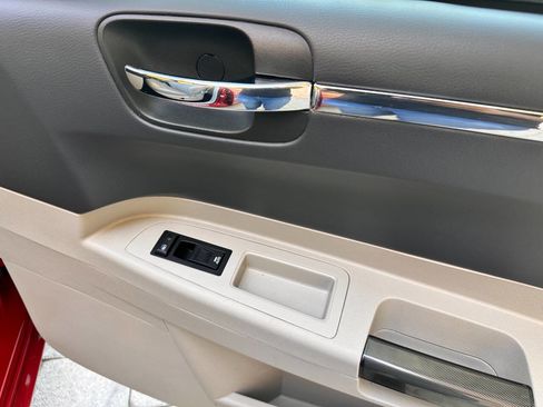 Used 2006 Chrysler 300 C RWD image 76