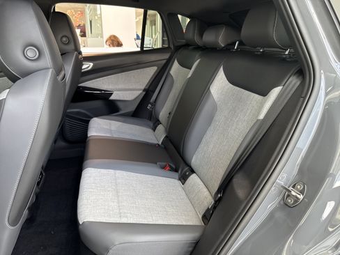 New 2026 Volkswagen ID.4 Pro RWD image 12
