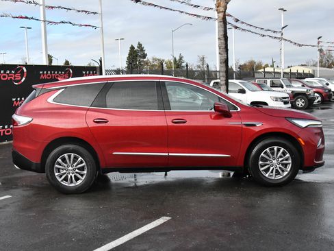 Used 2024 Buick Enclave Premium image 9