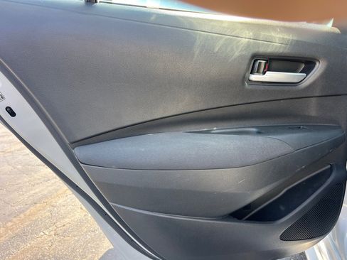 Used 2020 Toyota Corolla LE image 12