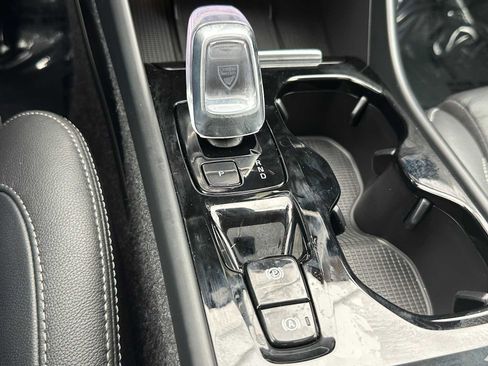 Used 2025 Volvo XC40 B5 Plus w/ Protection Package Premier image 29