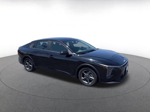 Used 2025 Kia K4 FWD image 2