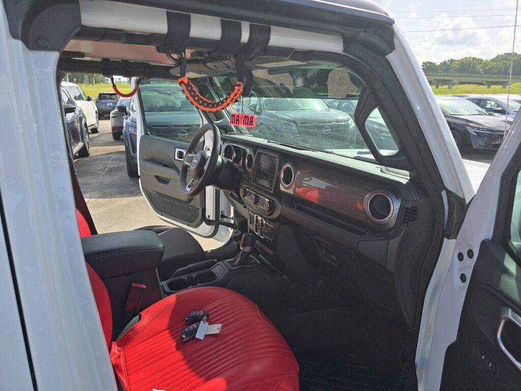 Used 2023 Jeep Wrangler Unlimited Sahara AWD/4WD image 16