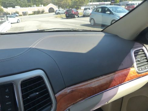 Used 2011 Jeep Grand Cherokee Overland w/ Trailer Tow Group image 25