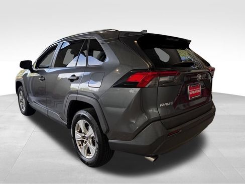 Used 2020 Toyota RAV4 XLE AWD/4WD image 4