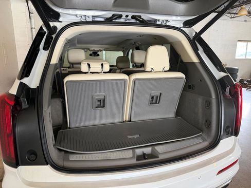 Used 2021 Cadillac XT6 Premium Luxury image 8