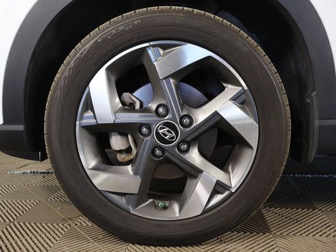 Certified 2024 Hyundai Venue SEL FWD image 17