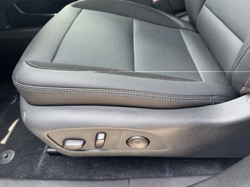Used 2024 Chevrolet Equinox EV LT FWD image 6