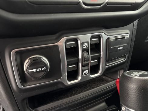 Used 2018 Jeep Wrangler Unlimited Sport S AWD/4WD image 14