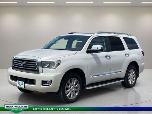 Used 2018 Toyota Sequoia Platinum AWD/4WD image 2