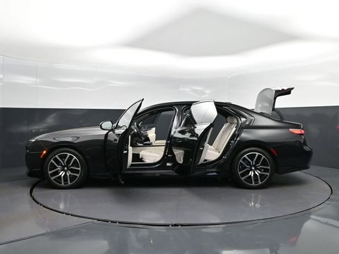 Used 2023 BMW 740i image 47