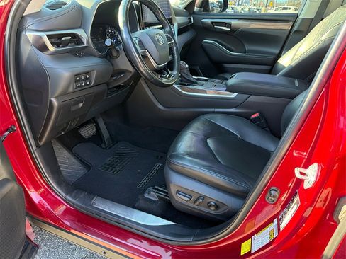 Used 2021 Toyota Highlander Platinum image 9