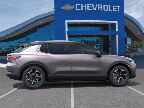 New 2026 Chevrolet Equinox EV LT AWD/4WD image 32