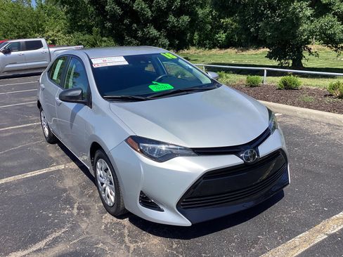 Certified 2018 Toyota Corolla LE FWD image 3