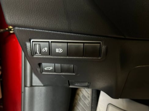 Used 2024 Toyota Corolla Cross XLE w/ Convenience Package AWD/4WD image 18