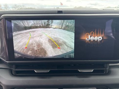 Used 2025 Jeep Wrangler Unlimited Sahara w/ Safety Group image 32