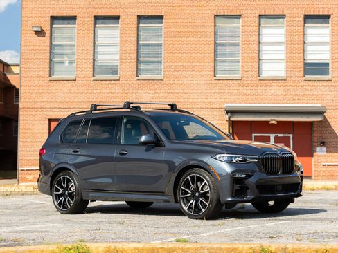 Used 2021 BMW X7 xDrive40i w/ M Sport Package AWD/4WD image 8