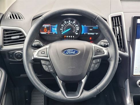 Used 2024 Ford Edge Titanium image 28