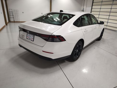 Used 2025 Honda Accord SE image 13