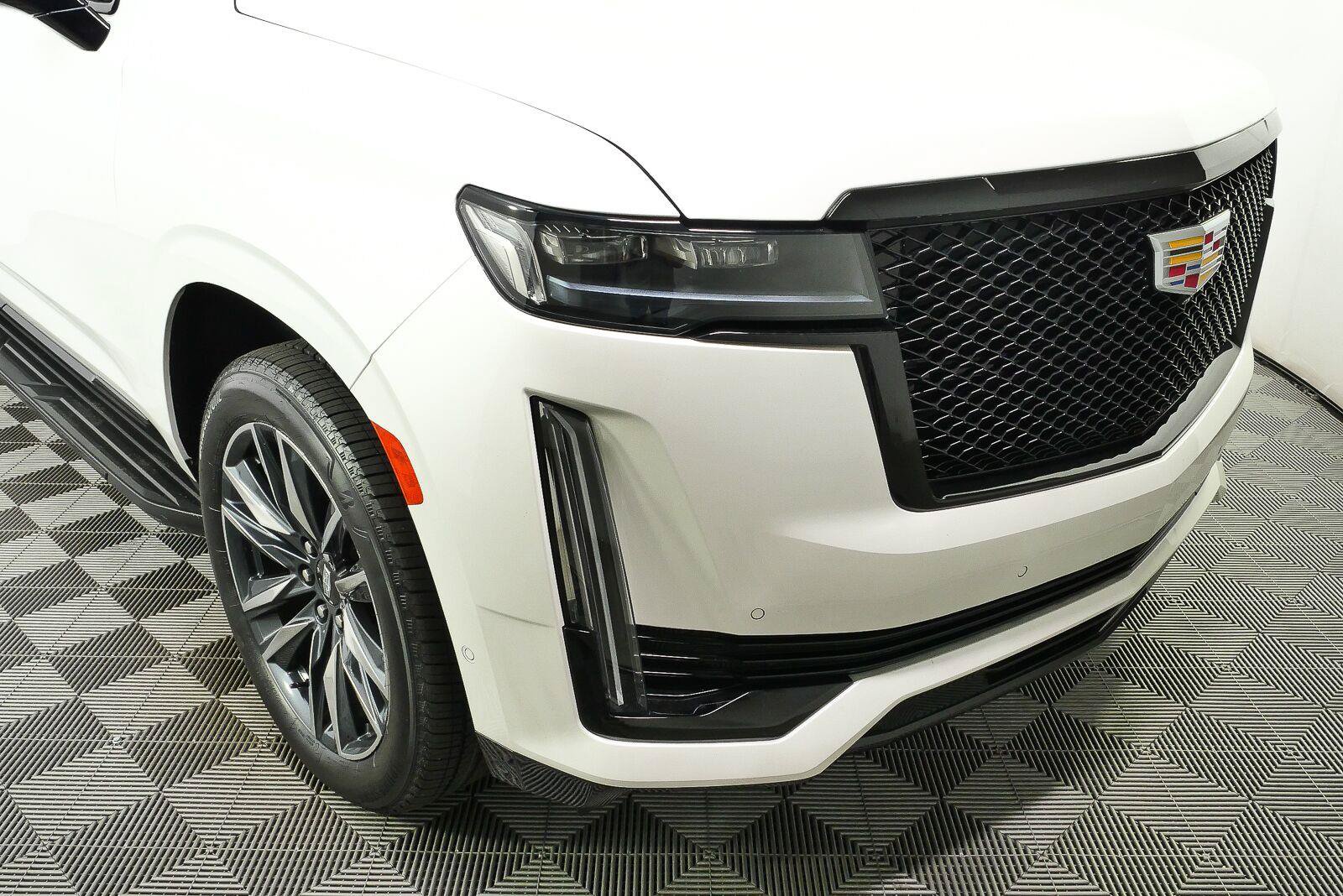 Used 2021 Cadillac Escalade ESV Sport AWD/4WD image 39