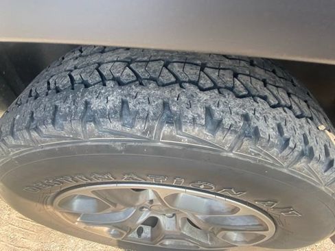 Used 2022 Jeep Cherokee Trailhawk w/ Comfort/Convenience Group AWD/4WD image 13