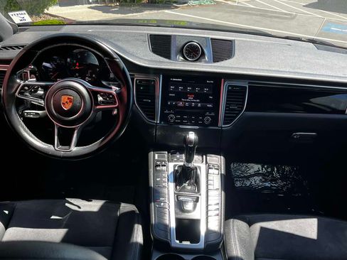 Used 2018 Porsche Macan AWD/4WD image 8