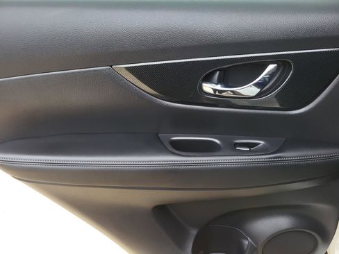 Used 2016 Nissan Rogue SL FWD image 12
