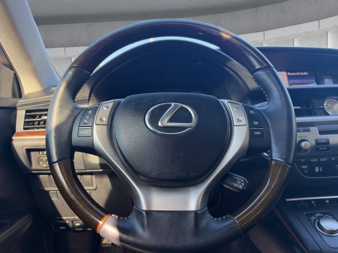 Used 2014 Lexus ES 350 w/ Luxury Package FWD image 16