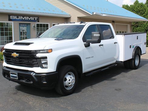 Used 2025 Chevrolet Silverado 3500 W/T w/ WT Convenience Package AWD/4WD image 1