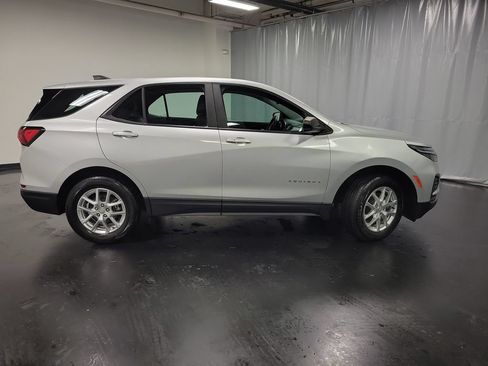 Used 2022 Chevrolet Equinox LS w/ LPO, Floor Liner Package AWD/4WD image 9