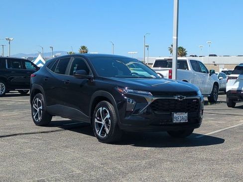 Used 2026 Chevrolet Trax RS w/ Driver Confidence Package image 2