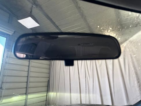 Used 2018 Nissan Kicks SR w/ Exterior Package FWD image 25