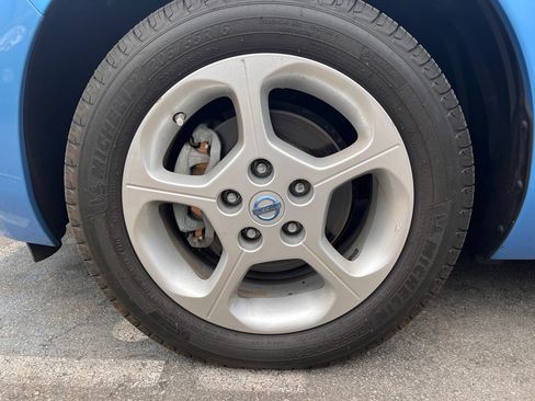 Used 2011 Nissan Leaf SL FWD image 24