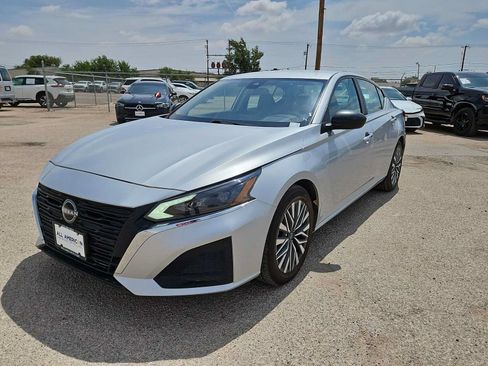 Used 2024 Nissan Altima 2.5 SV FWD image 4