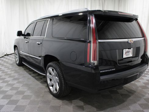 Used 2019 Cadillac Escalade ESV Luxury image 38