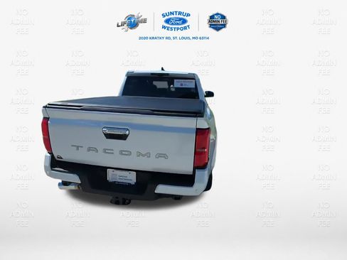 Used 2025 Toyota Tacoma Limited AWD/4WD image 33