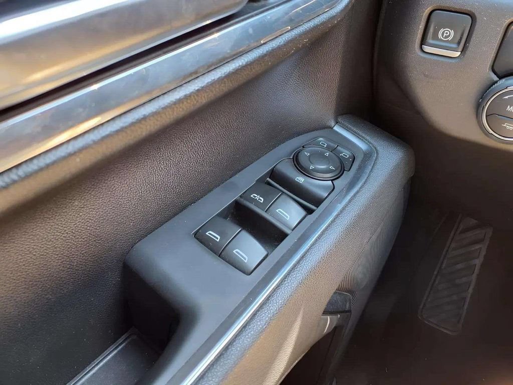 Used 2025 Chevrolet Silverado 1500 LT RWD image 15