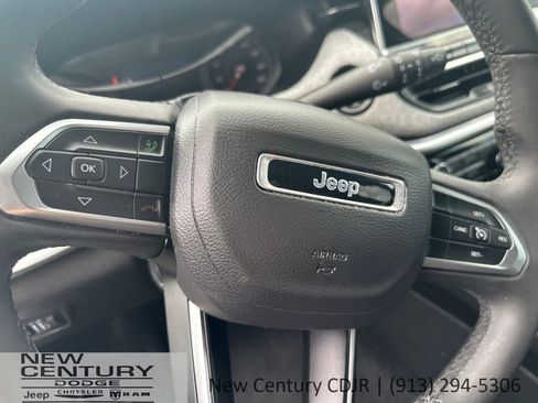 Used 2024 Jeep Compass Latitude AWD/4WD image 8