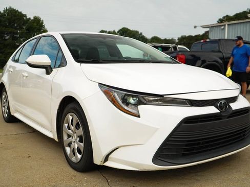 Used 2023 Toyota Corolla LE FWD image 34