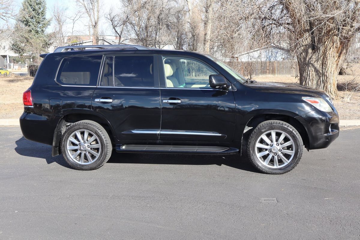 Used 2011 Lexus LX 570 4WD w/ Luxury Pkg image 3