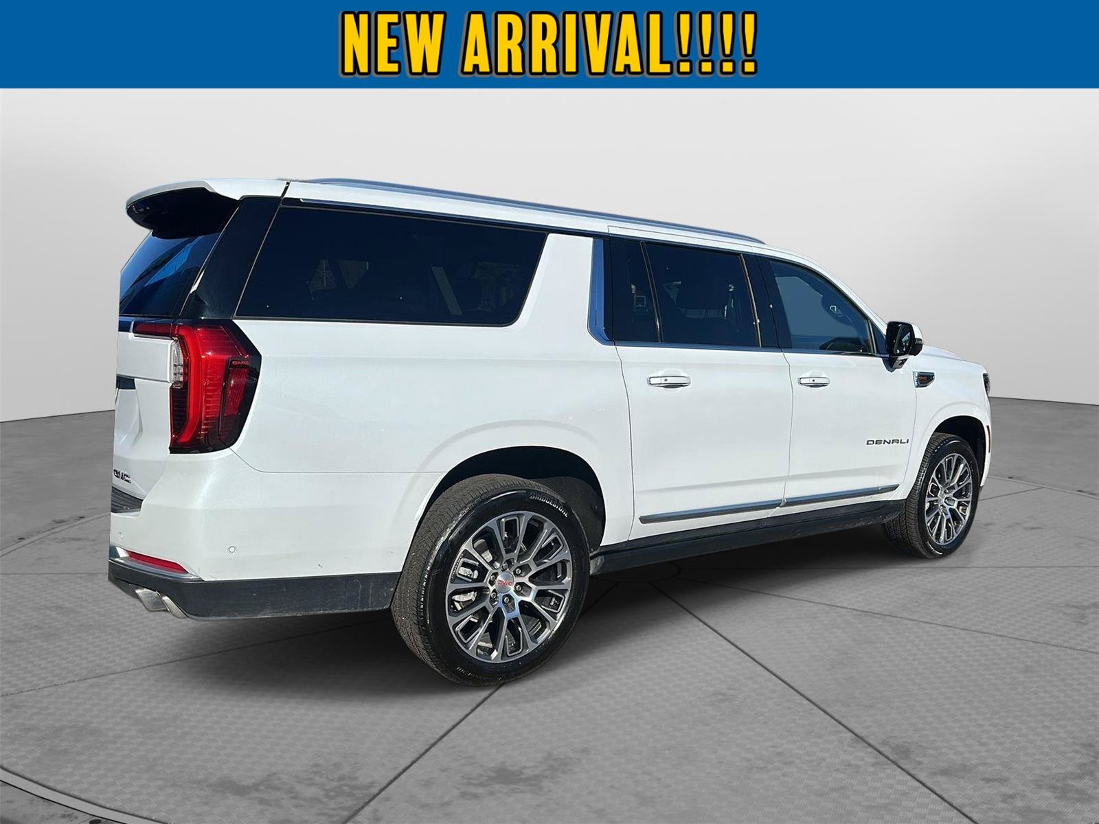 Used 2026 GMC Yukon XL Denali w/ Sun & Power Step Package AWD/4WD image 2