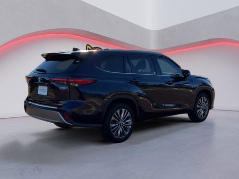 Used 2021 Toyota Highlander Platinum image 5