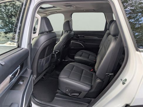 Certified 2022 Kia Telluride EX w/ EX Premium Package image 13