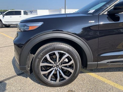 Used 2022 Ford Explorer ST-Line w/ Class IV Trailer Tow Package image 2