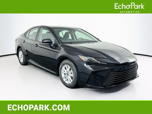 Used 2025 Toyota Camry LE FWD image 1