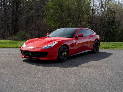 Used 2017 Ferrari GTC4Lusso image 4