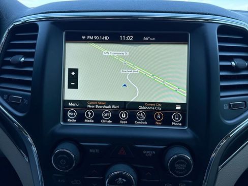 Used 2018 Jeep Grand Cherokee Limited image 18