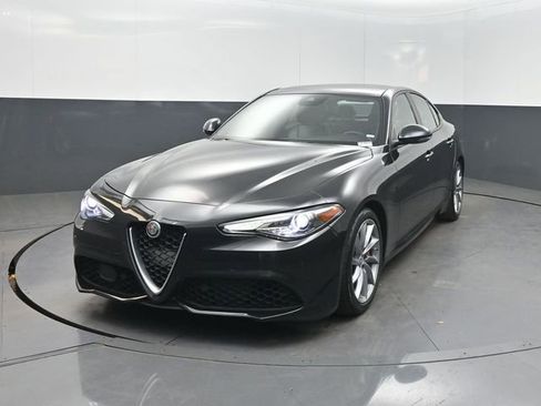 Used 2023 Alfa Romeo Giulia Sprint image 1