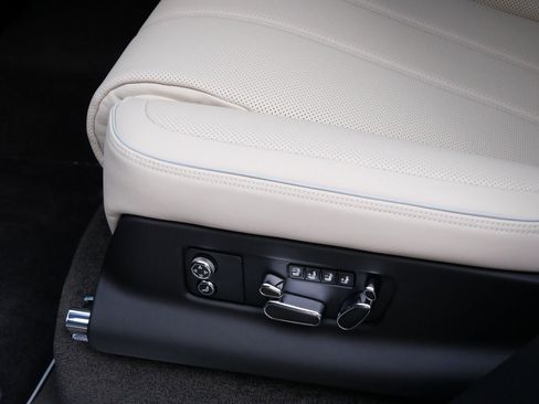 New 2025 Bentley Bentayga Extended Wheelbase image 21